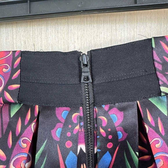 Alice & Olivia peacock print A-line poof mini skirt. Size 0. - Picture 3 of 4